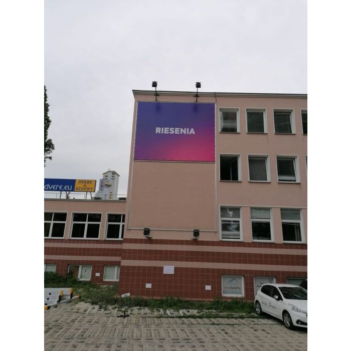 a riesenia.com banner nyomtatása és telepítése