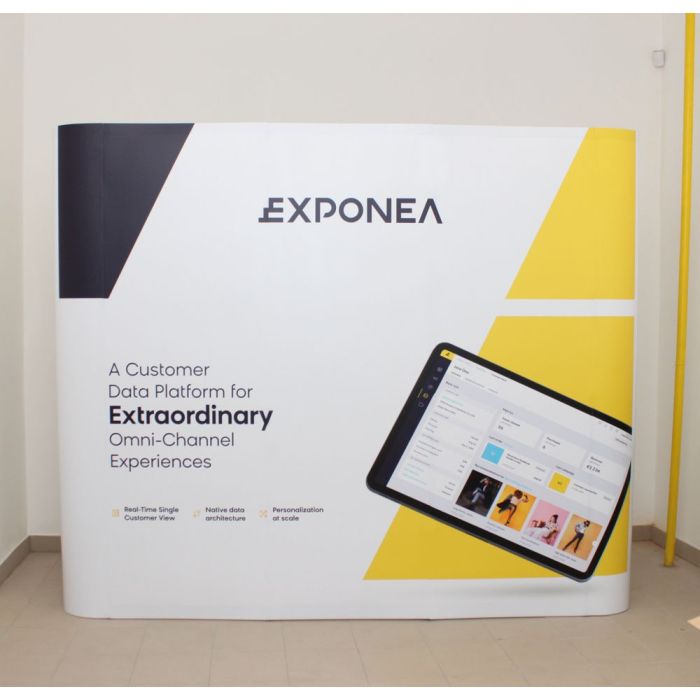 Exponea Pop Up sajtófal
