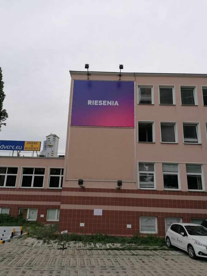 a riesenia.com banner nyomtatása és telepítése