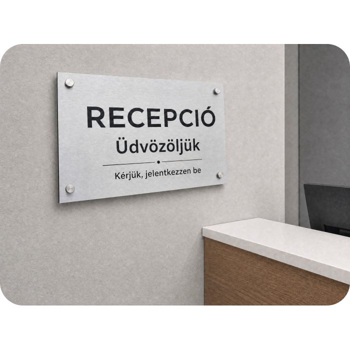 Alumínium reklámtábla – recepció tábla a falon