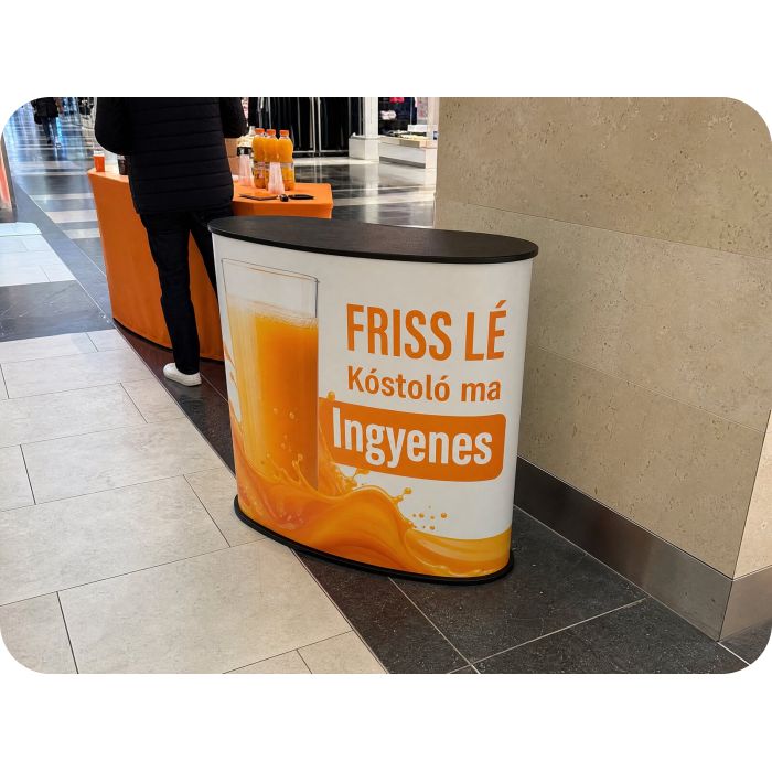 Ívelt promóciós pult – Friss lé