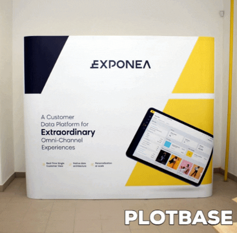 Pop Up Exponea sajtófal felállítása